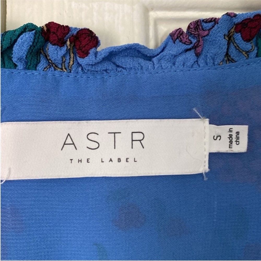 ASTR The Label Faade Wrap Top Shirt Floral Blouse size Small - Picture 12 of 16